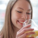 Wstań i spalaj: 7 porannych napojów, które budzą metabolizm