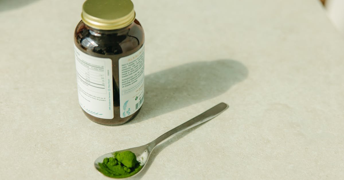 Spirulina dla aktywnych: kiedy, ile i z czym łączyć, by dodać mocy treningom