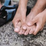 Zadbaj o stopy, wygraj z kilometrami: ochrona i regeneracja podczas intensywnych biegów